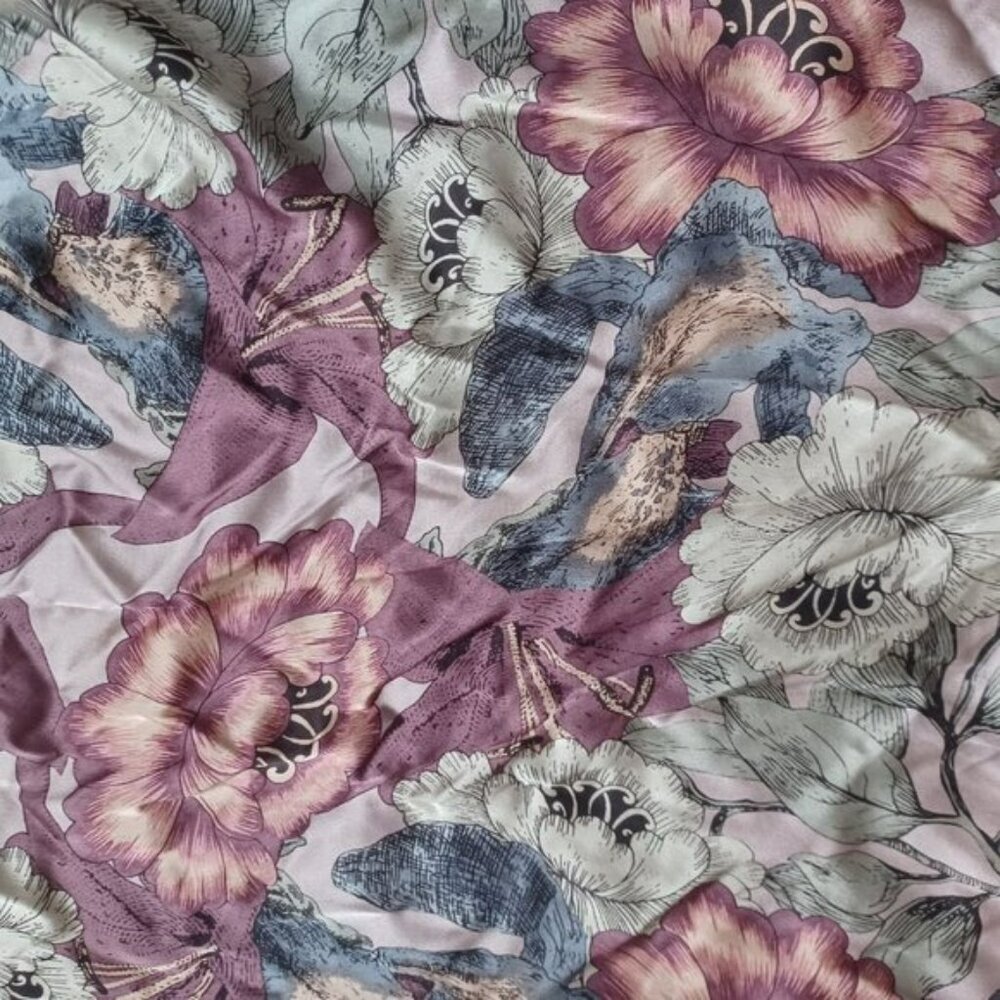 Adrienne Vittadini Vintage Silk scarf large - Picture 4 of 4